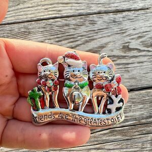 Vintage Christmas Cat Brooch: Trio Kitty Pin